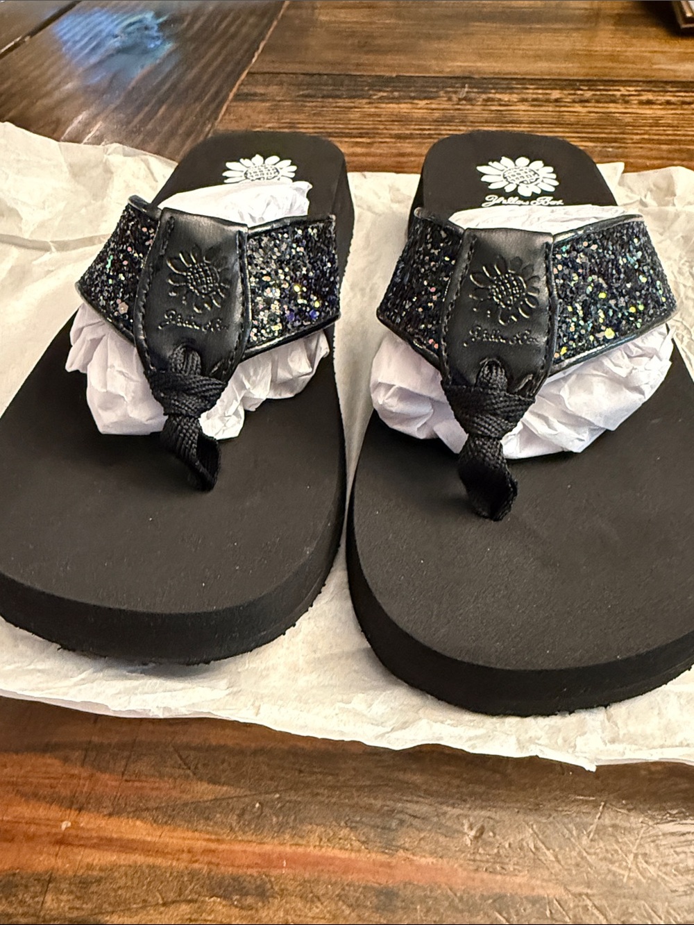 Yellow Box Blingy Black Glitter Thong Sandals/Flip Flops (6.5) - Picture 2 of 6